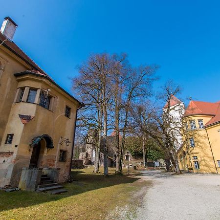Hotel Schloss Neuburg - Hoftaferne Neuburg am Inn Esterno foto