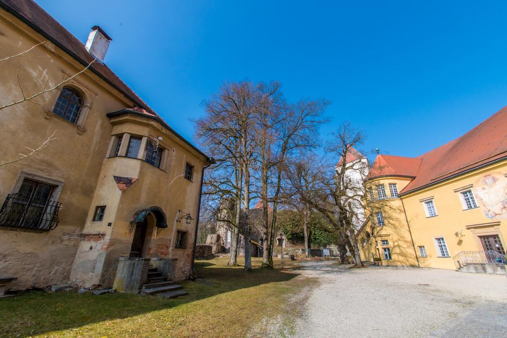 Hotel Schloss Neuburg - Hoftaferne Neuburg am Inn Esterno foto