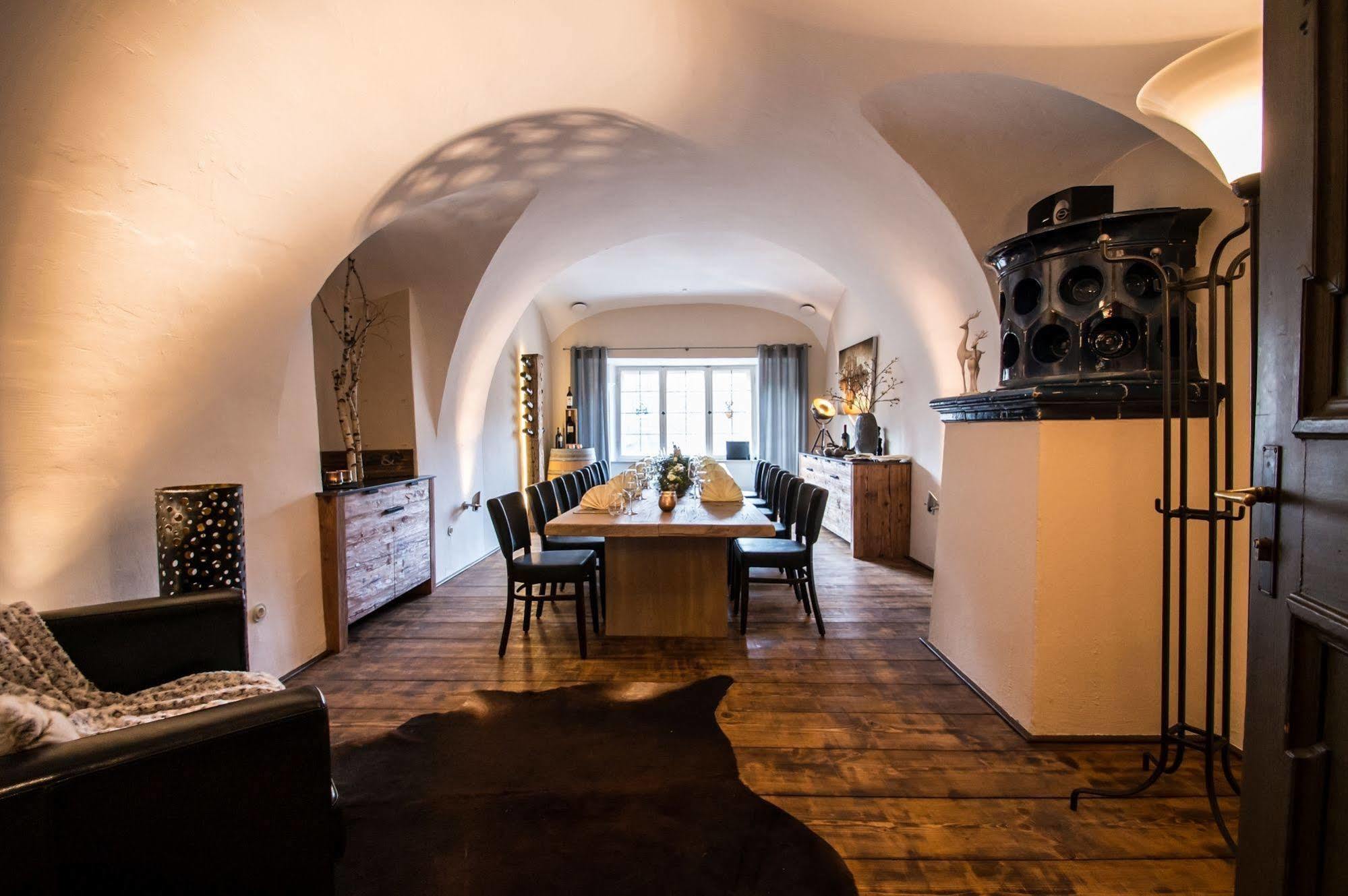 Hotel Schloss Neuburg - Hoftaferne Neuburg am Inn Esterno foto
